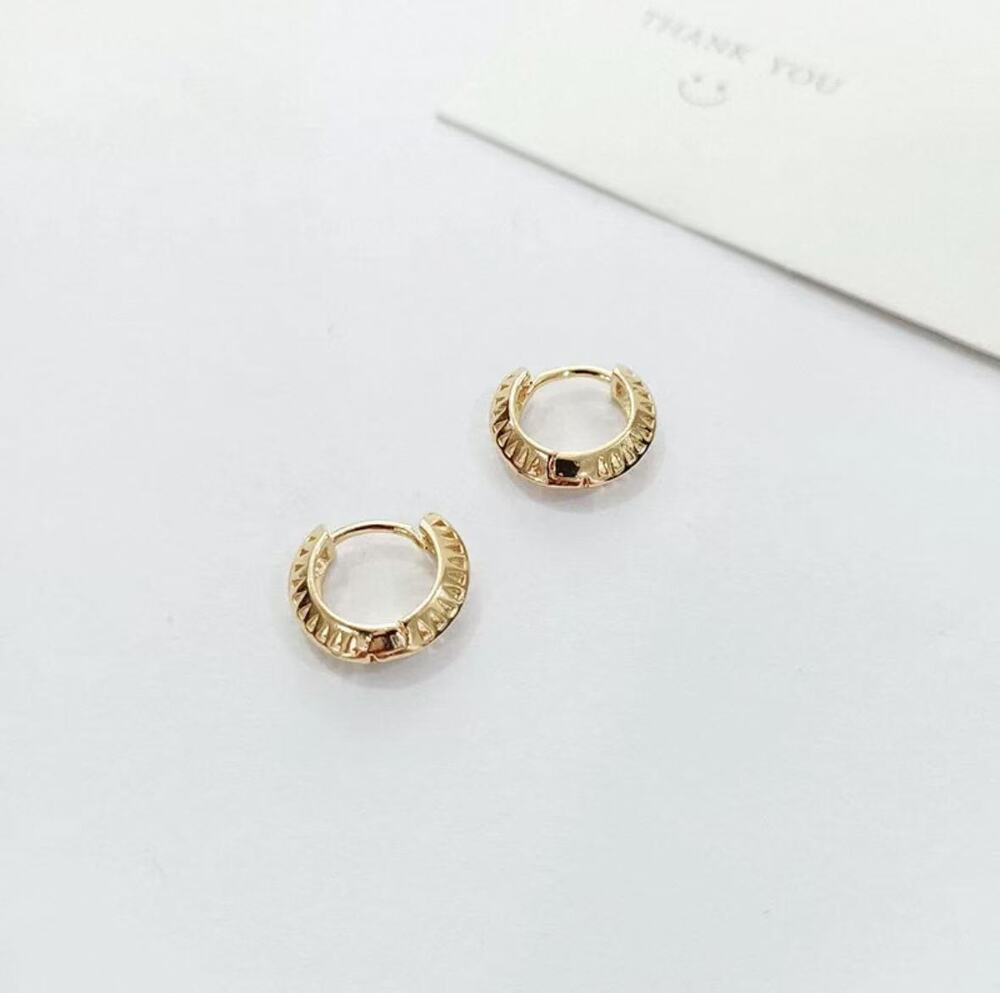 Vintage Ribbed Gold Huggie Hoop Earrings